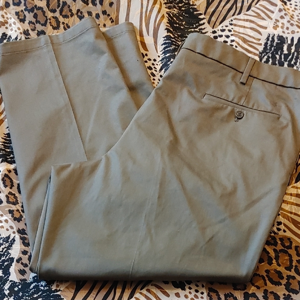 Dockers Men's Khaki Chinos
